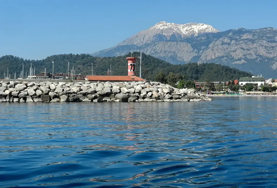 Kemer Marina'da bağlı yatlar – Kemer yat turu kalkış noktası